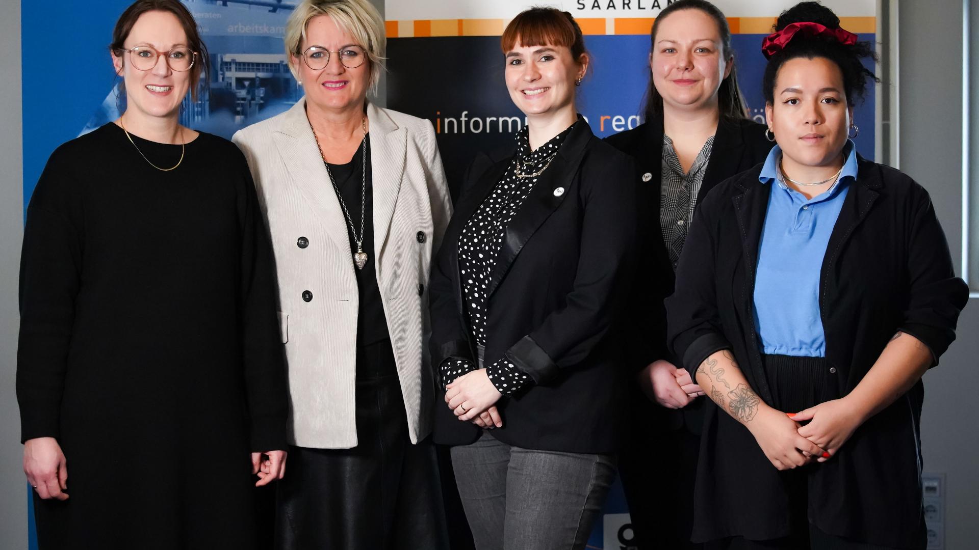 Melanie Blatter (Arbeitskammer des Saarlandes), Ruth Meyer (LMS), Carola Plesch und Veronika Lazar (BSI), Michelle Pantke (Amadeu Antonio Stiftung)