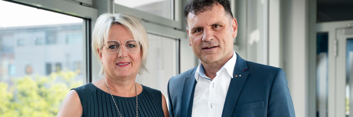 Ruth Meyer, Direktorin der LMS, und Helmut Zimmer, Präsident der HWK