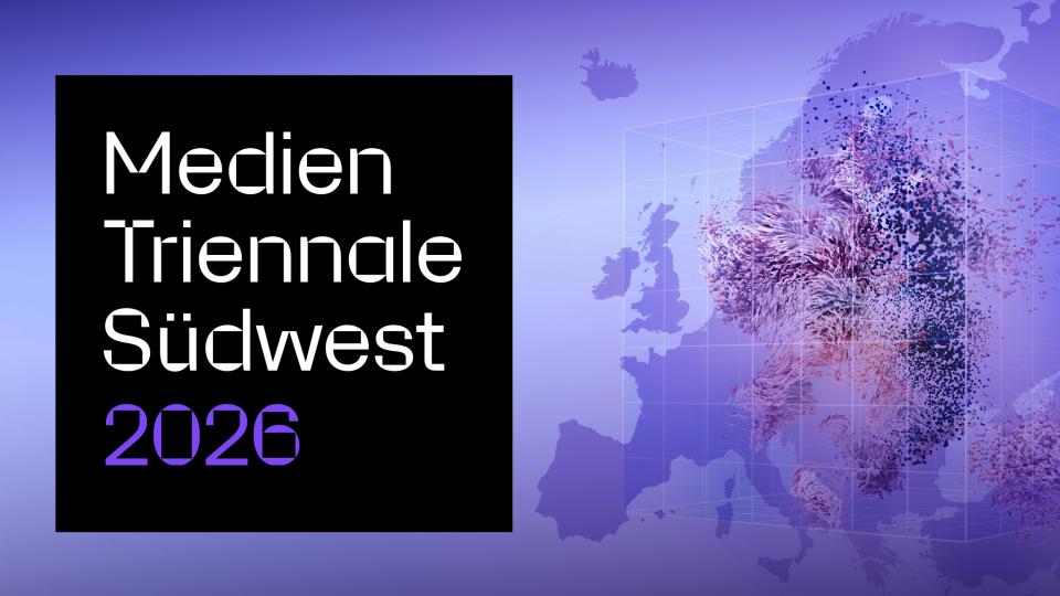 Grafik zur Medien Triennale Südwest 2026 mit stilisierter Europakarte und abstrakter digitaler Darstellung in Violetttönen.